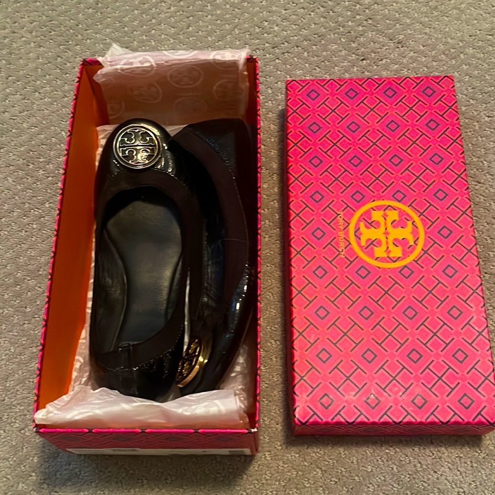 Tory Burch Caroline black patent ballet flat
